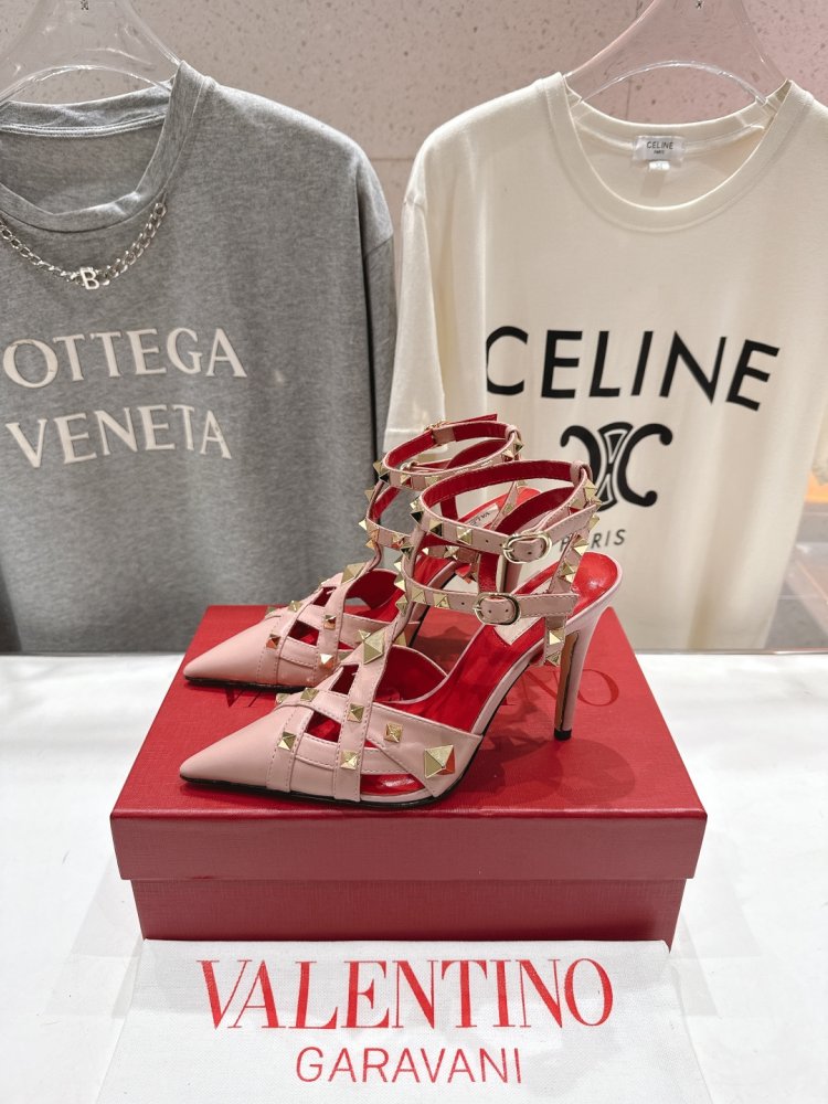 Shoes d'Orsay on stud from close gold logo and strap фото 4