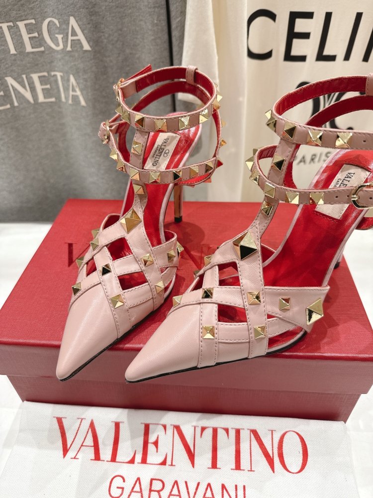 Shoes d'Orsay on stud from close gold logo and strap фото 7