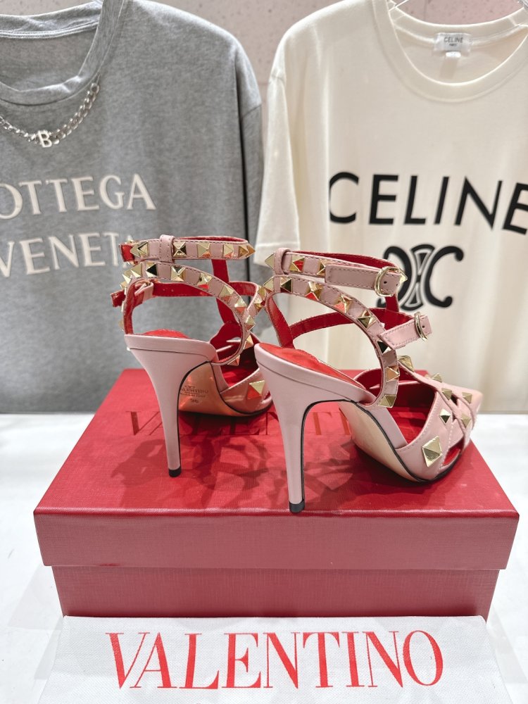 Shoes d'Orsay on stud from close gold logo and strap фото 8