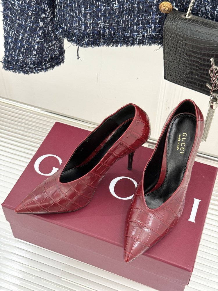 Туфлі з шкіри крокодила на гострому високому підборах фото 2