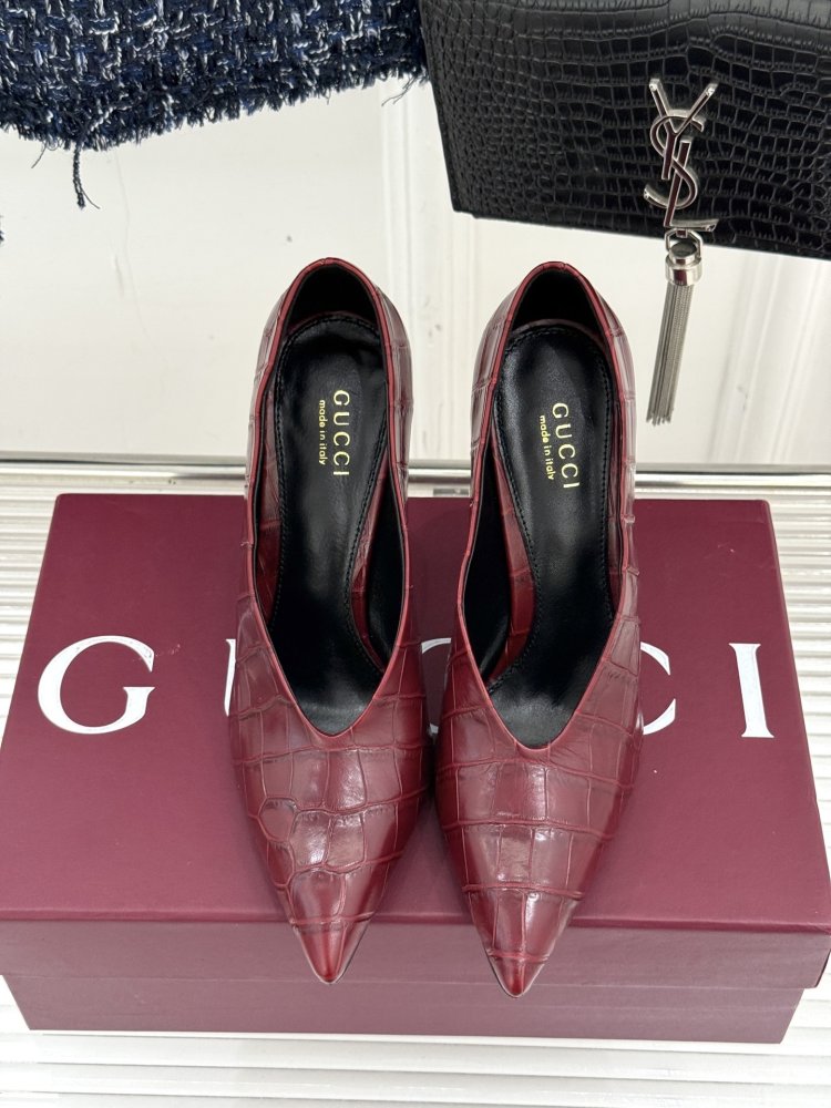 Туфлі з шкіри крокодила на гострому високому підборах фото 4