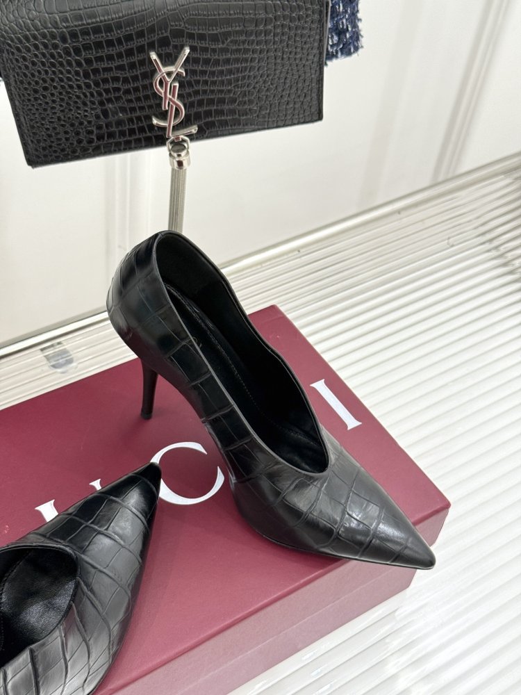 Туфлі з шкіри крокодила на гострому високому підборах фото 5