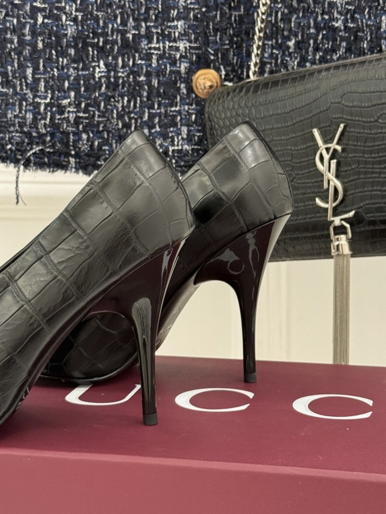 Туфлі з шкіри крокодила на гострому високому підборах фото 6