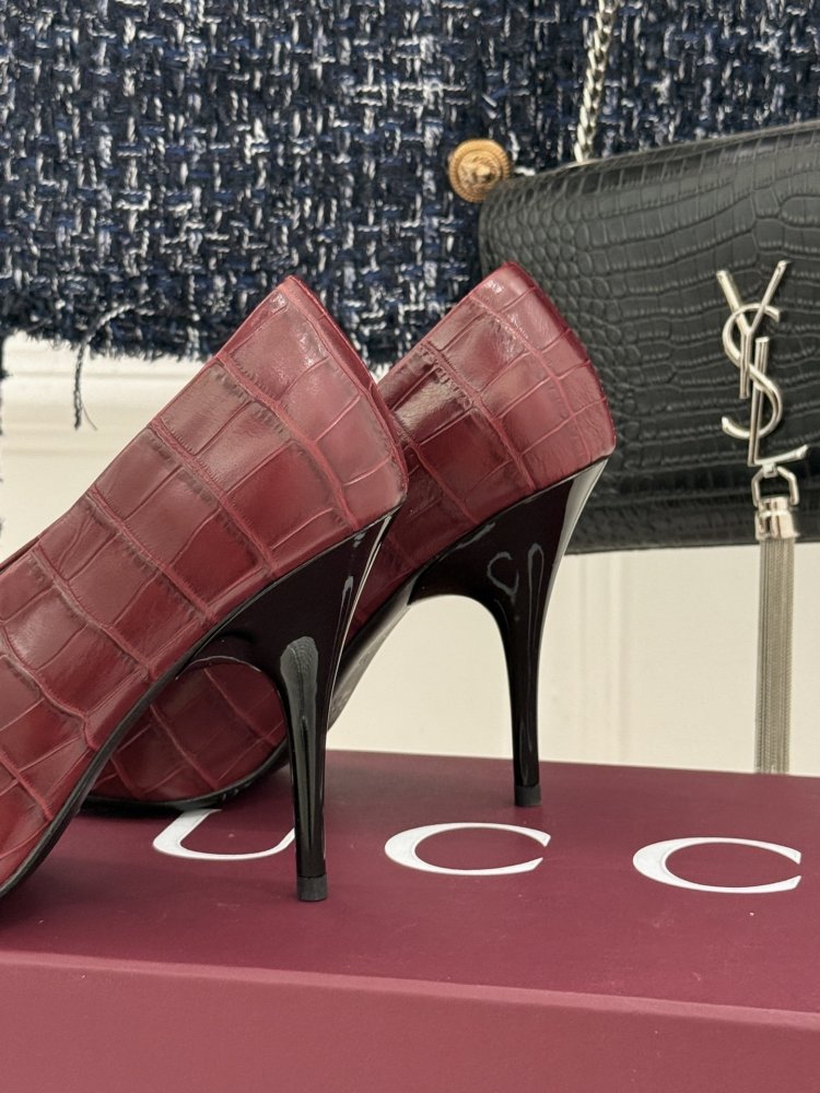 Туфлі з шкіри крокодила на гострому високому підборах фото 6