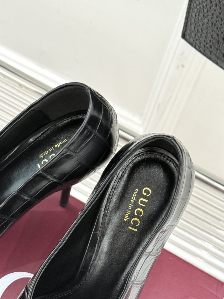 Туфлі з шкіри крокодила на гострому високому підборах фото 8