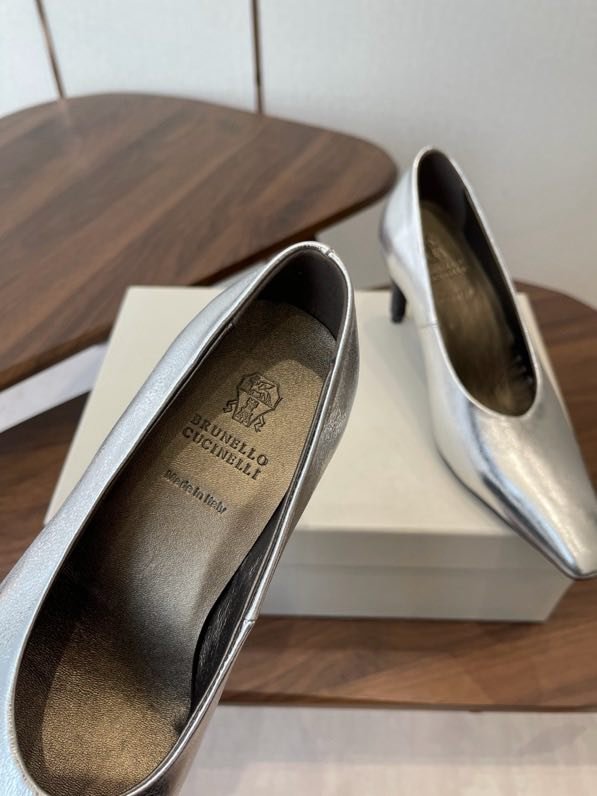 Туфли кожаные на каблуке фото 9