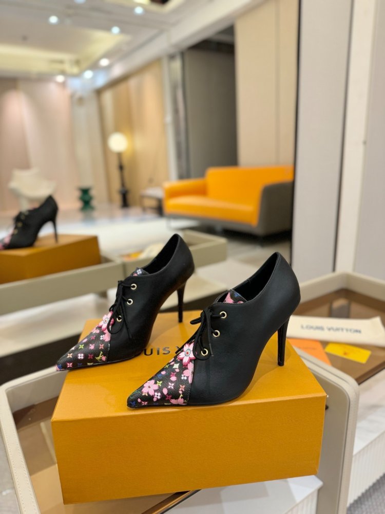 Туфлі шкіряні на шпильці і шнурівці фото 3