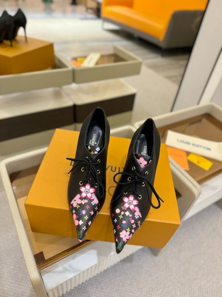 Туфлі шкіряні на шпильці і шнурівці фото 4