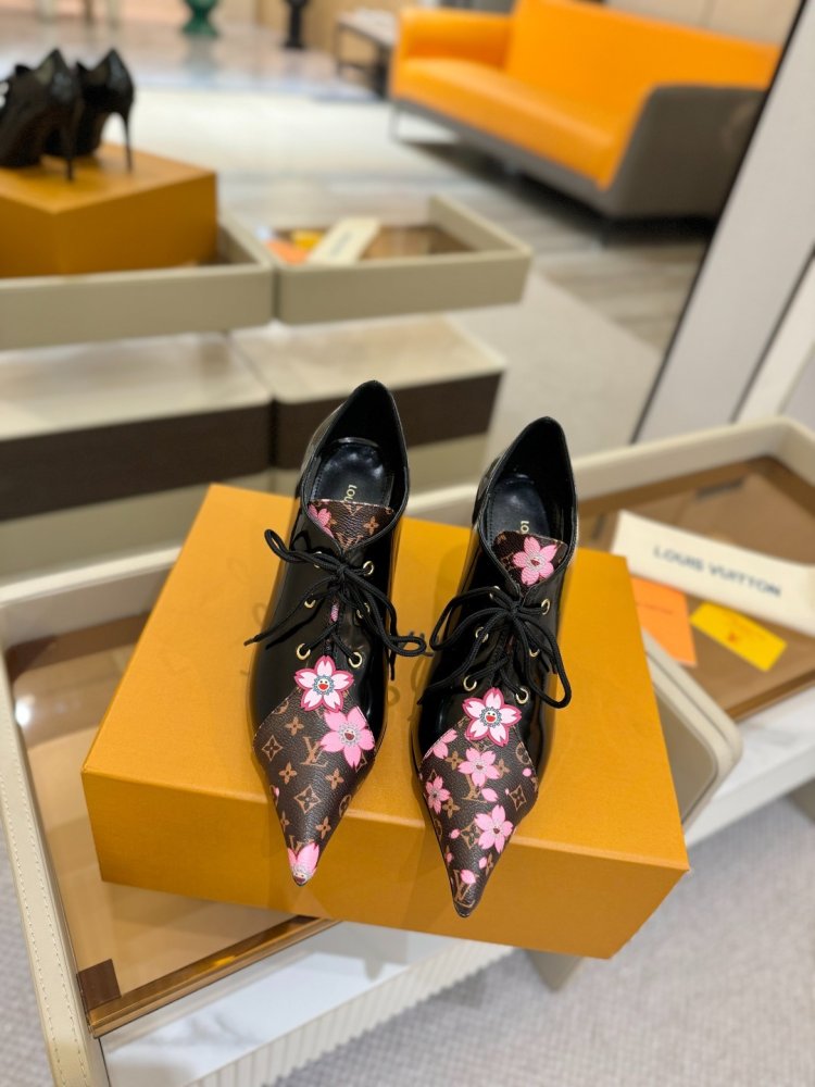 Туфлі шкіряні на шпильці і шнурівці фото 4