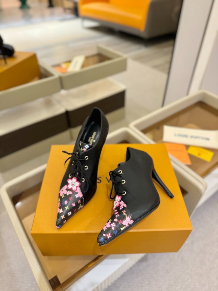 Туфлі шкіряні на шпильці і шнурівці фото 5