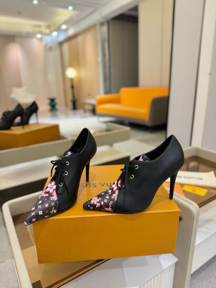 Туфлі шкіряні на шпильці і шнурівці фото 6