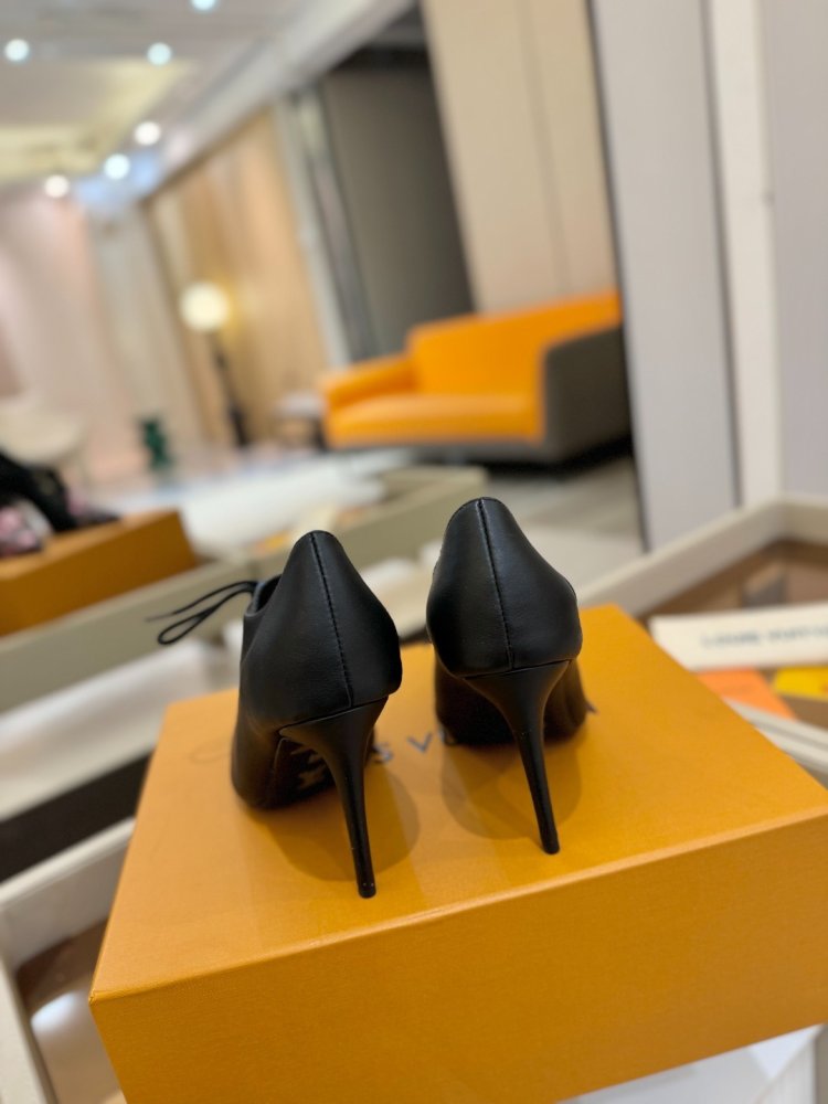 Туфлі шкіряні на шпильці і шнурівці фото 7