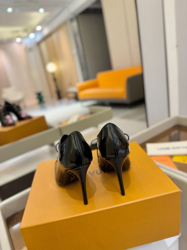 Туфлі шкіряні на шпильці і шнурівці фото 7