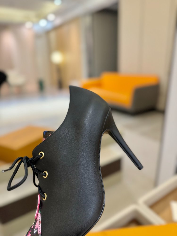 Туфлі шкіряні на шпильці і шнурівці фото 8