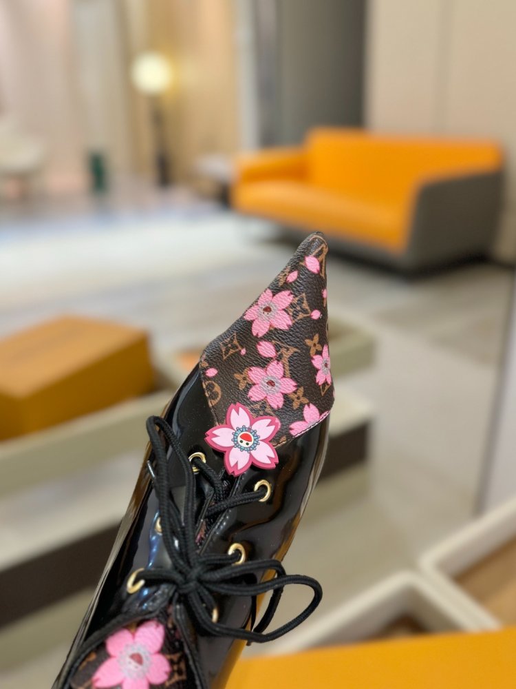 Туфлі шкіряні на шпильці і шнурівці фото 8