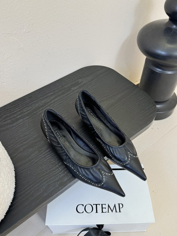 Туфли кожаные с острым носком