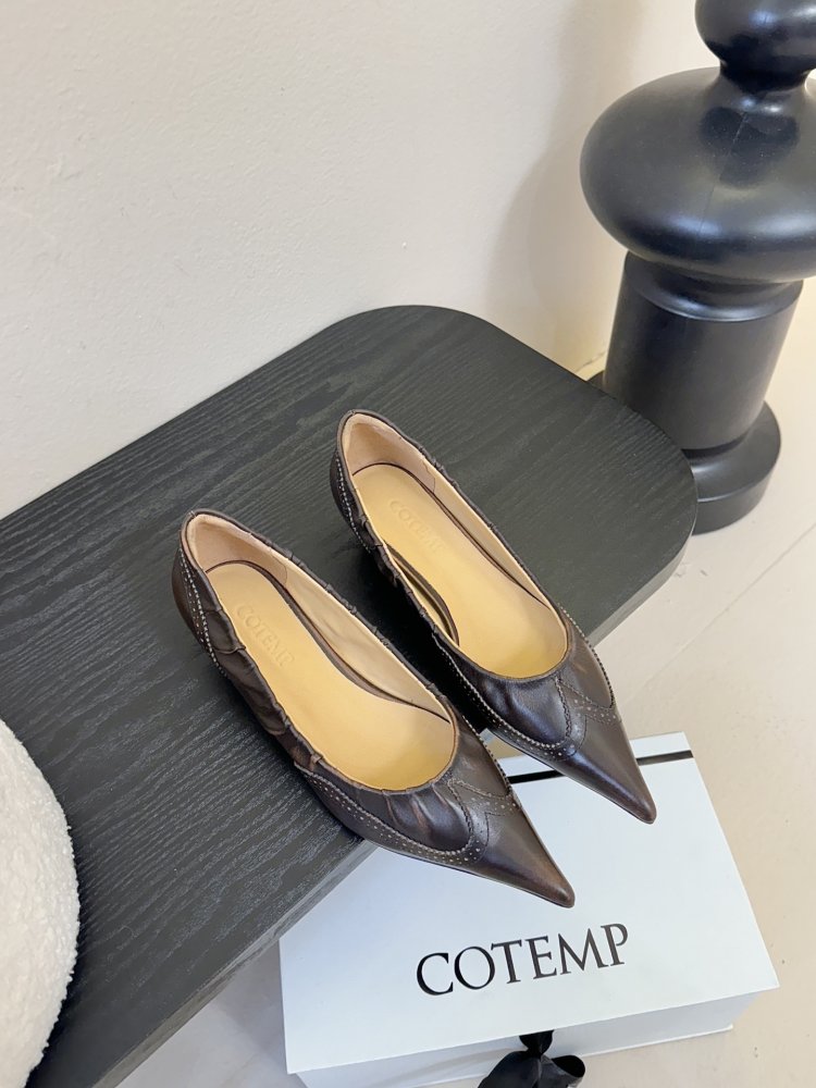 Туфли кожаные с острым носком