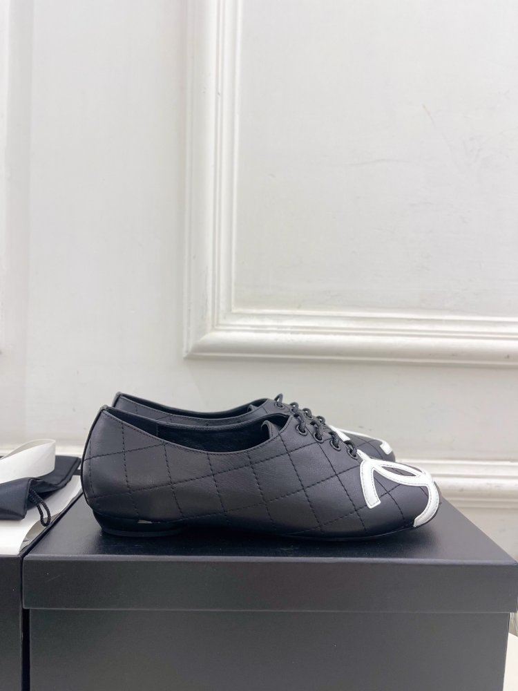 Туфлі шкіряні жіночі на шнурівці фото 2