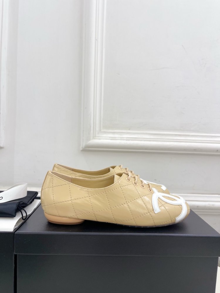 Shoes leather women's on lace фото 2