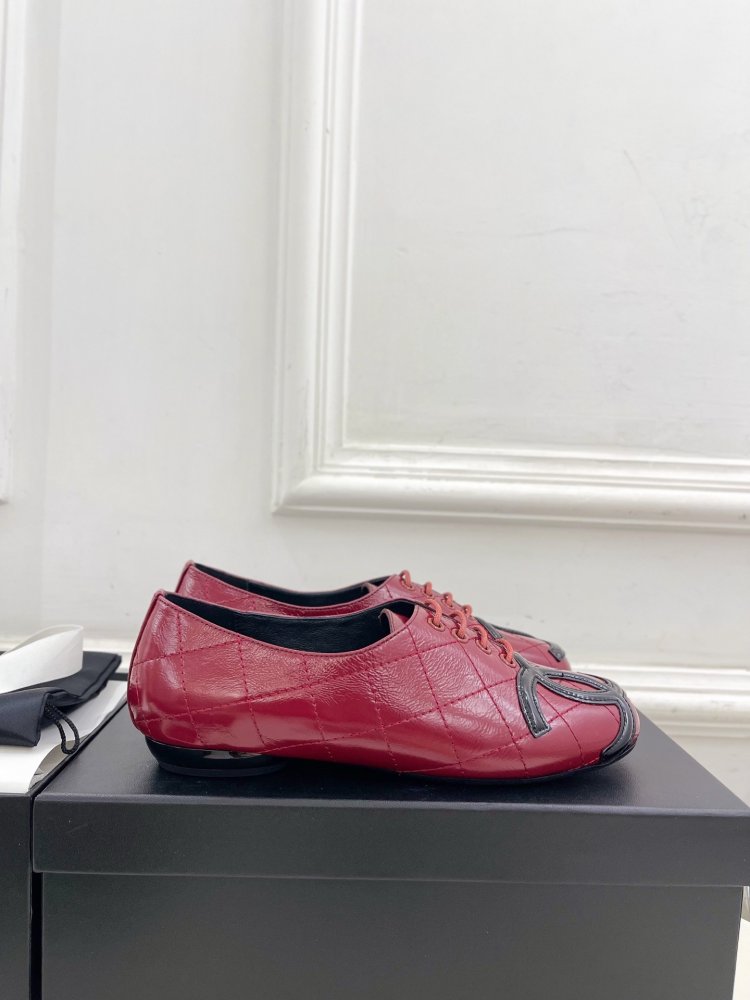 Shoes leather women's on lace фото 2