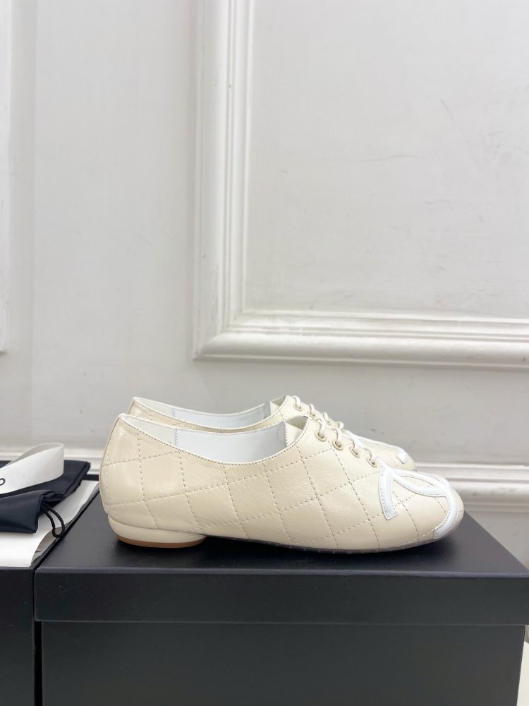 Shoes leather women's on lace фото 2