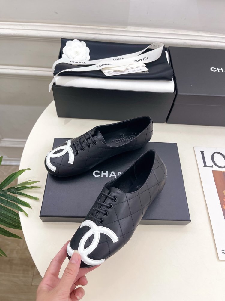 Туфлі шкіряні жіночі на шнурівці фото 3