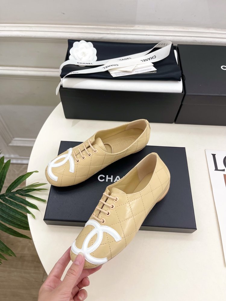 Shoes leather women's on lace фото 3