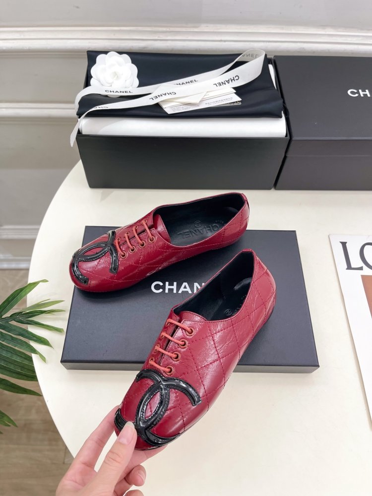 Shoes leather women's on lace фото 3