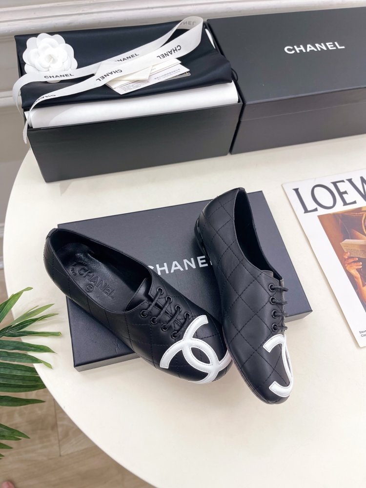 Туфлі шкіряні жіночі на шнурівці фото 4