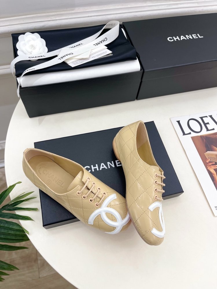 Shoes leather women's on lace фото 4