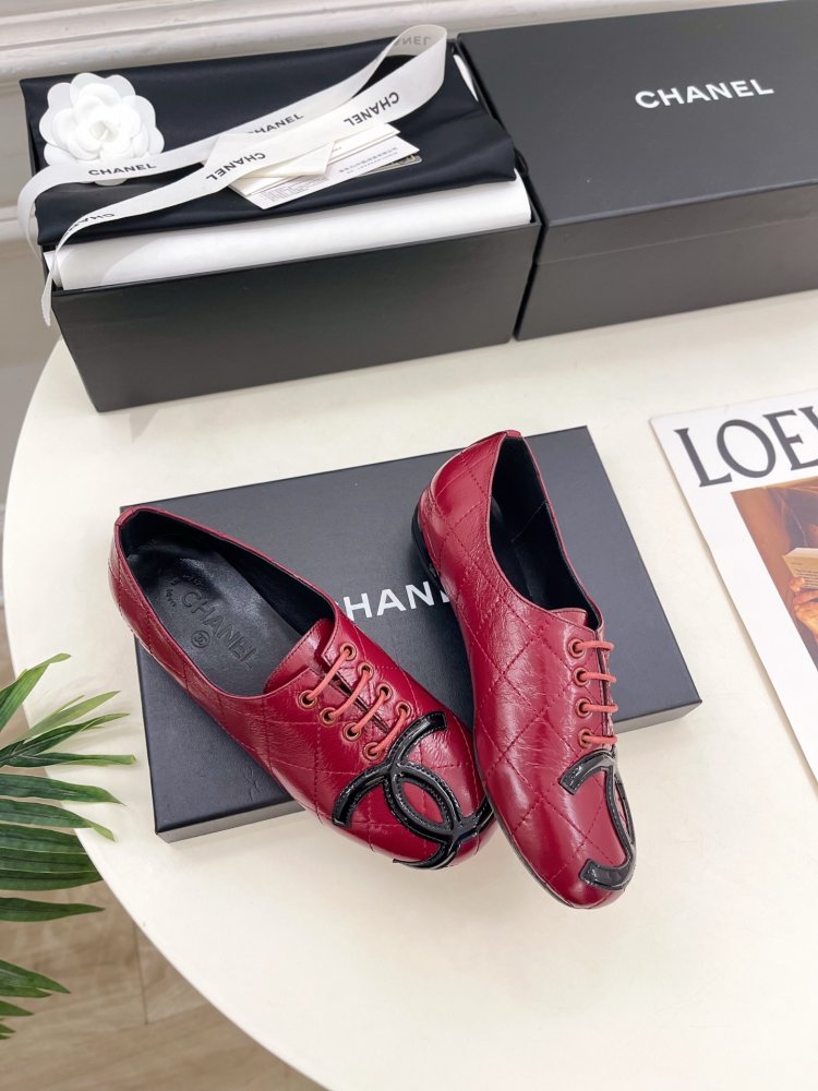 Shoes leather women's on lace фото 4