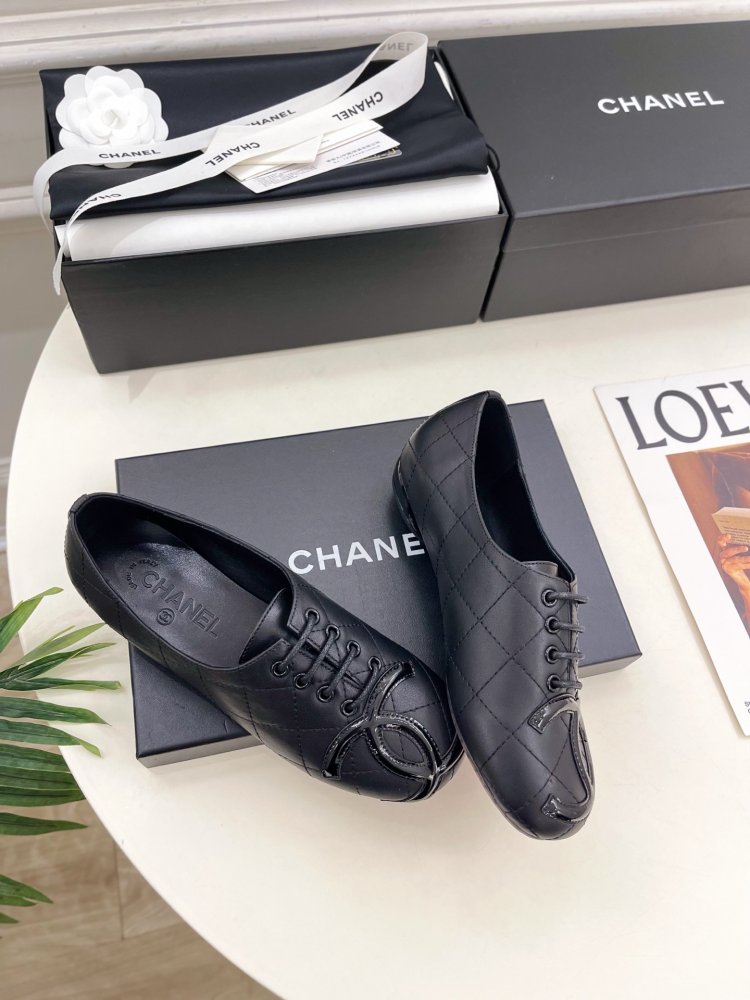 Shoes leather women's on lace фото 4