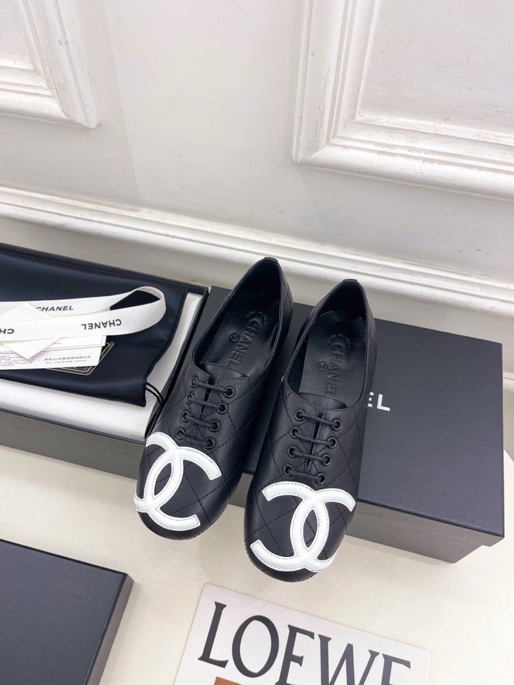 Туфлі шкіряні жіночі на шнурівці фото 5