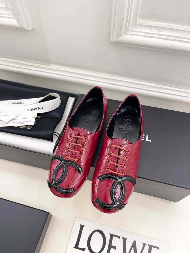 Shoes leather women's on lace фото 5