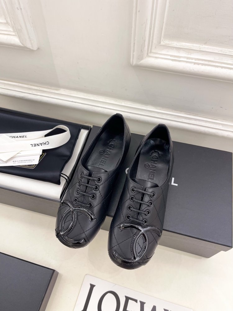 Shoes leather women's on lace фото 5