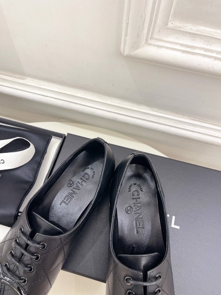 Shoes leather women's on lace фото 7