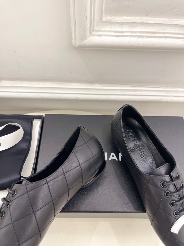 Туфлі шкіряні жіночі на шнурівці фото 8