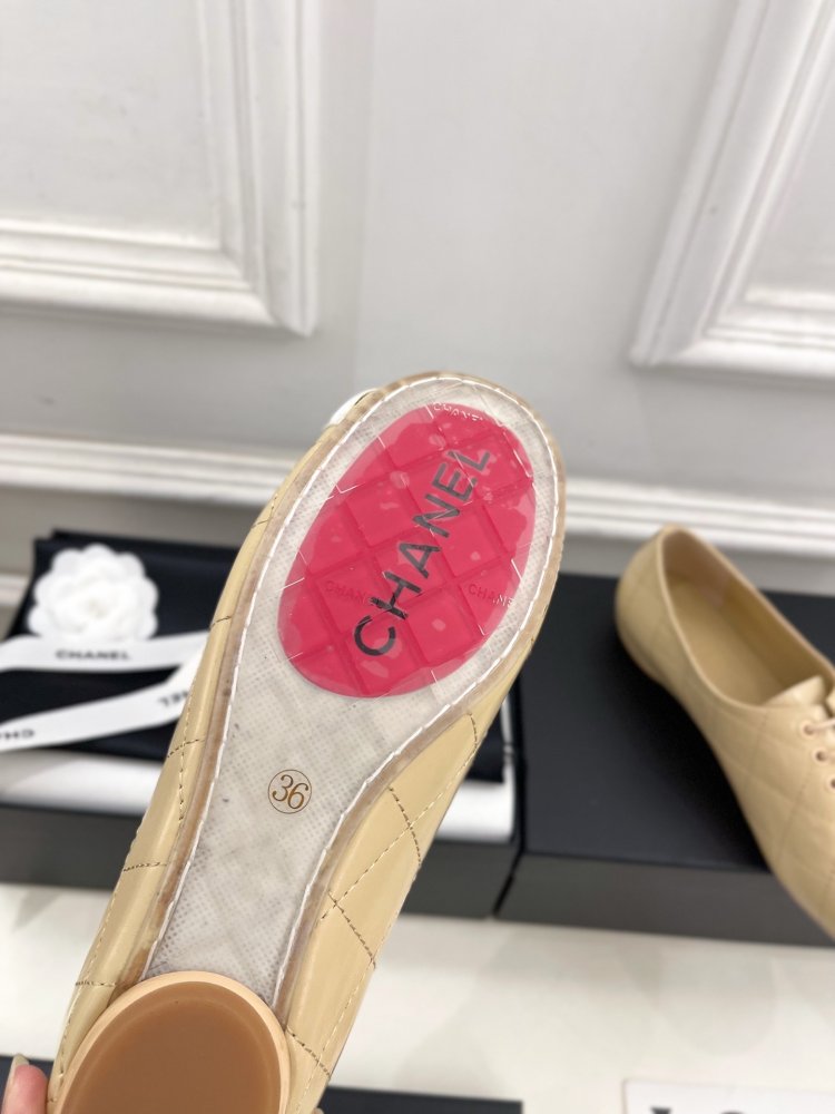 Shoes leather women's on lace фото 9