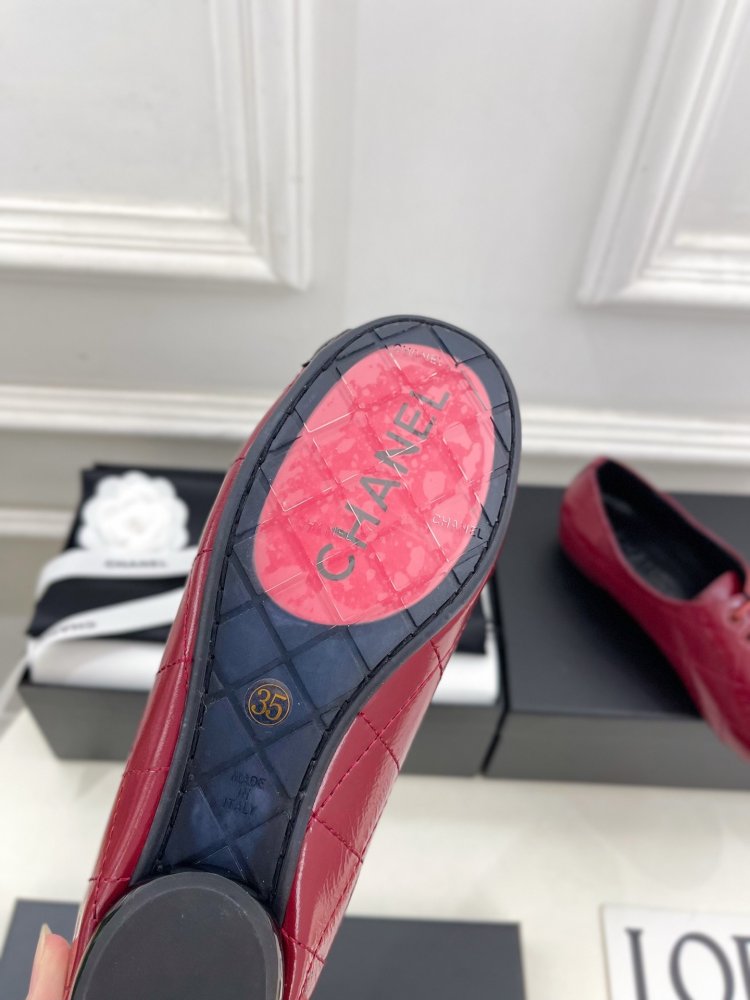 Shoes leather women's on lace фото 9