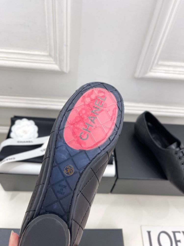 Shoes leather women's on lace фото 9