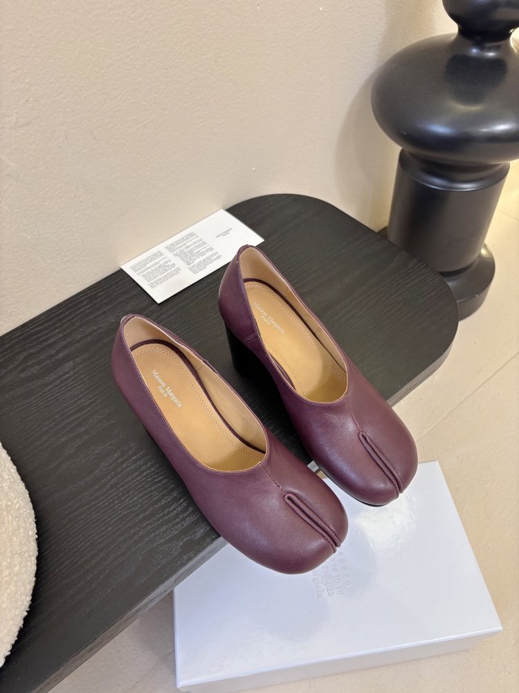 Shoes leather women's Tabi from bifurcated the toe