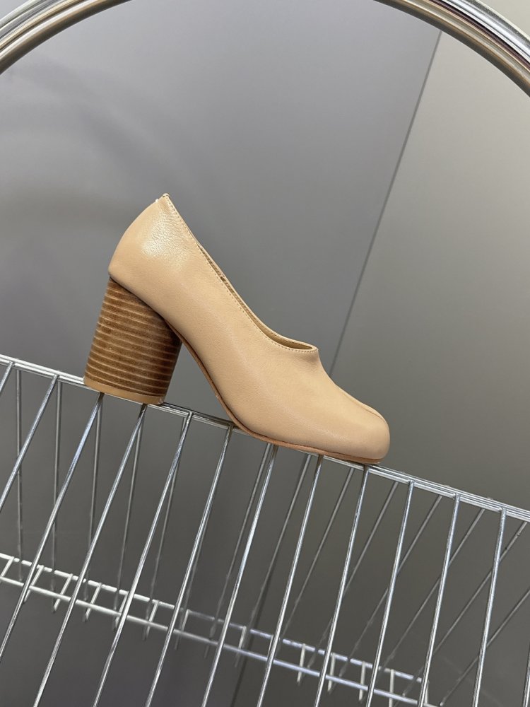 Shoes leather women's Tabi from bifurcated the toe