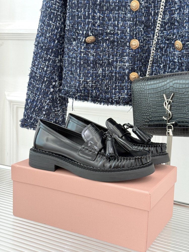 Shoes leather women's