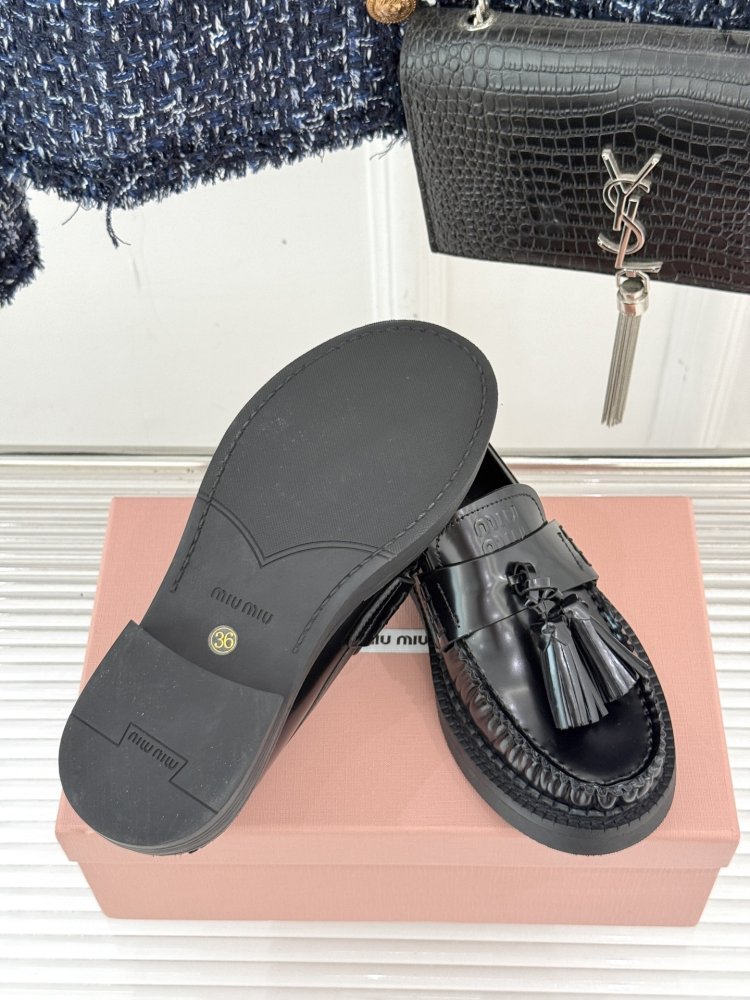 Shoes leather women's фото 9