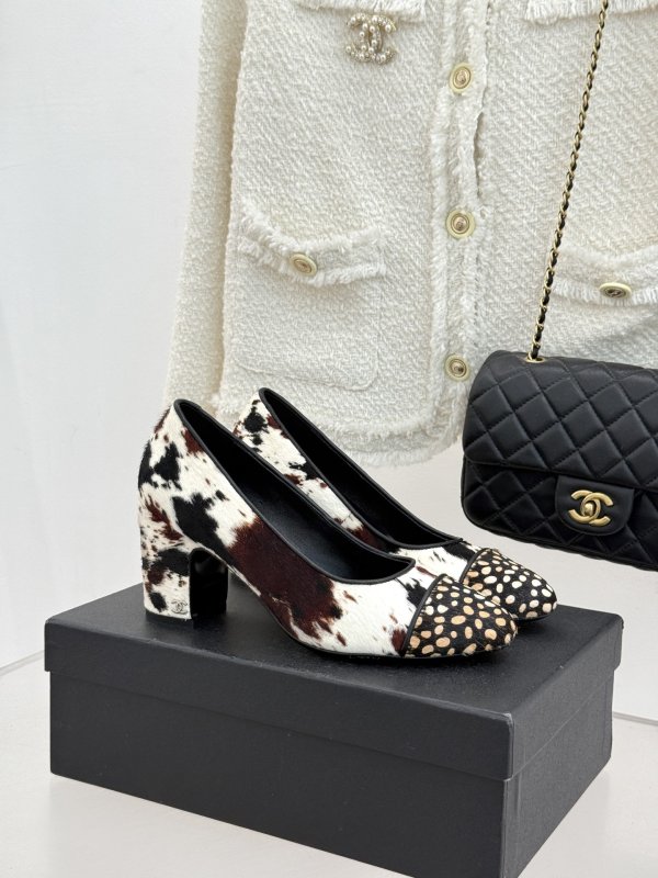 Shoes-boats of pony-skin from print «cow» and contrast Cape on блочном heel