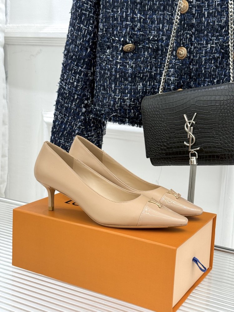 Туфли лодочки кожаные на kitten heel