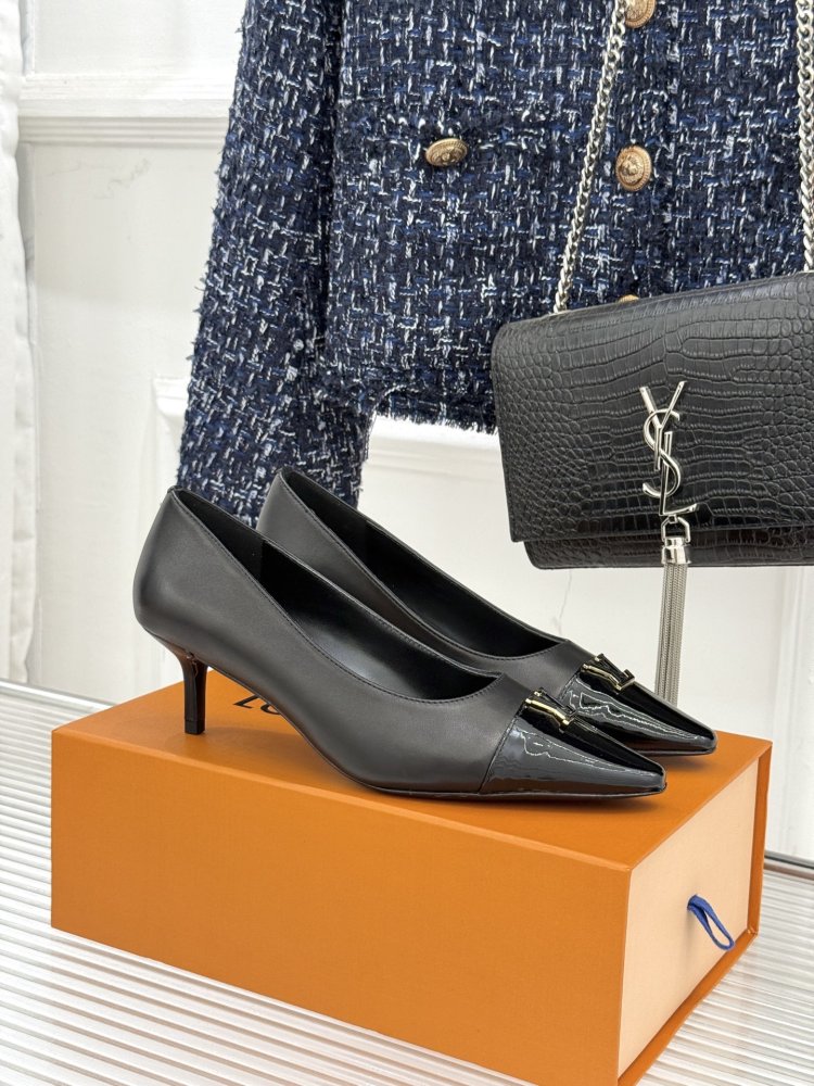 Туфлі човники шкіряні на kitten heel