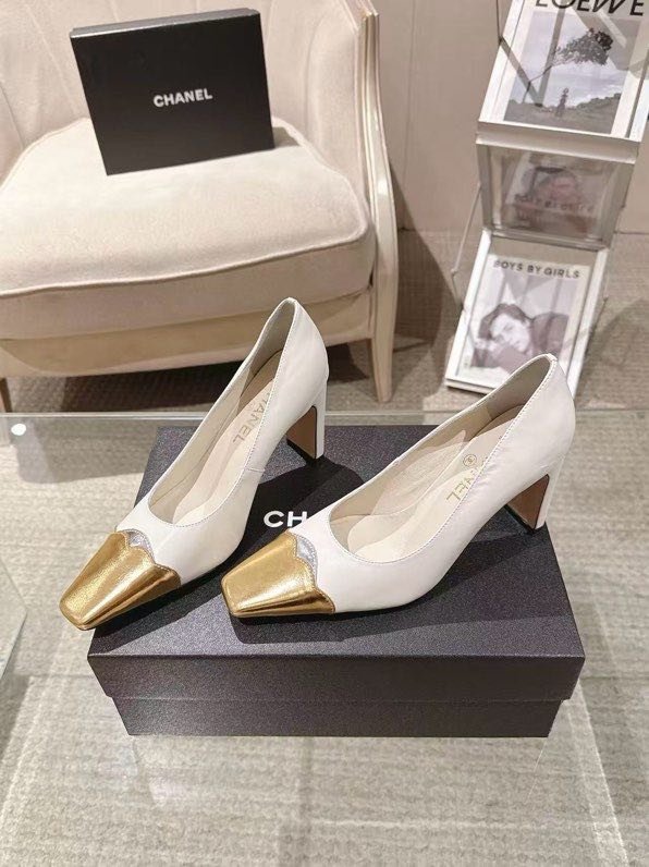 Туфли лодочки на блочном каблуке с квадратным золотистым металлическим мыском
