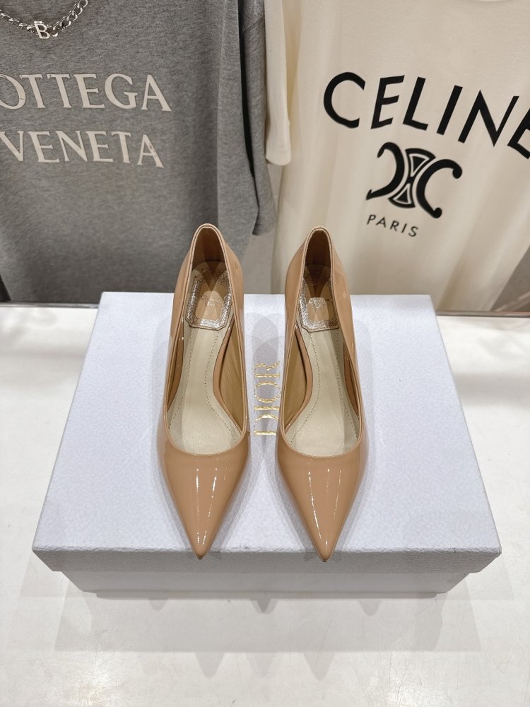 Туфлі човники на середньому підборах