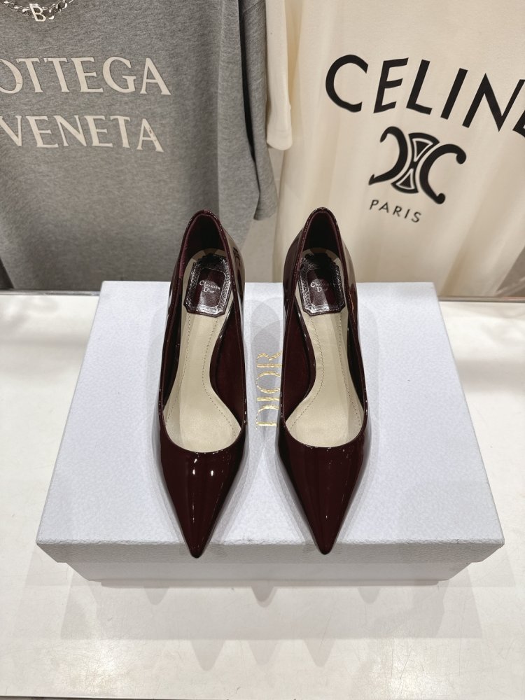 Shoes boats on secondary heel